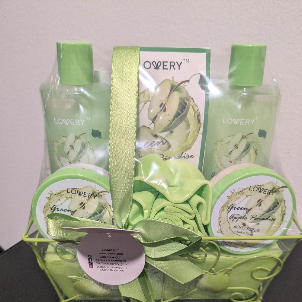 Love Green Apple Paradise Exfoliant & Scrub Set